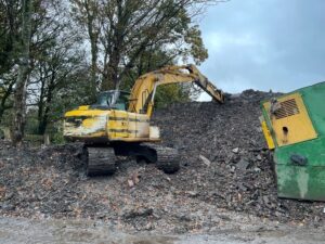 Plant hire company fined £10,000 after employee struck by falling JCB bucket – HSE Media Centre